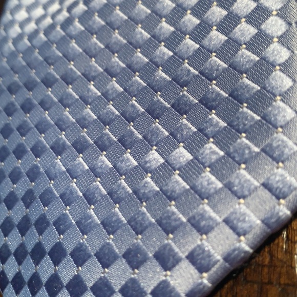 DONALD  J  . TRUM - SIGNATURE COLLECTION!! - Picture 9 of 10